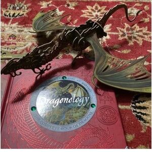 Dragonology + Beginners Guide + Flying Dragon model